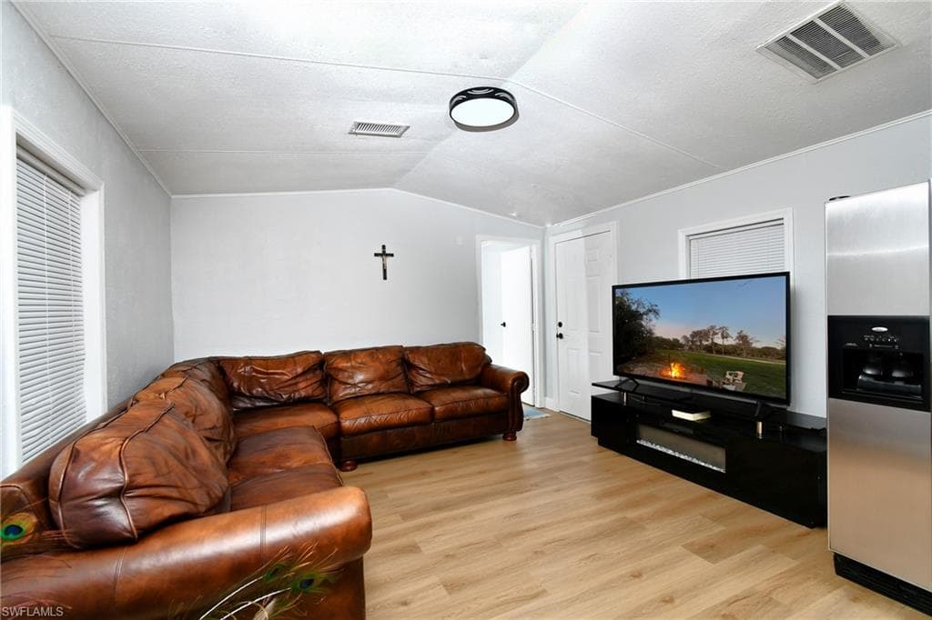 22950 Tinas LN-22