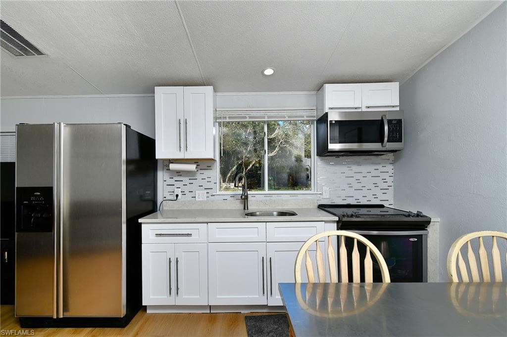 22950 Tinas LN-19