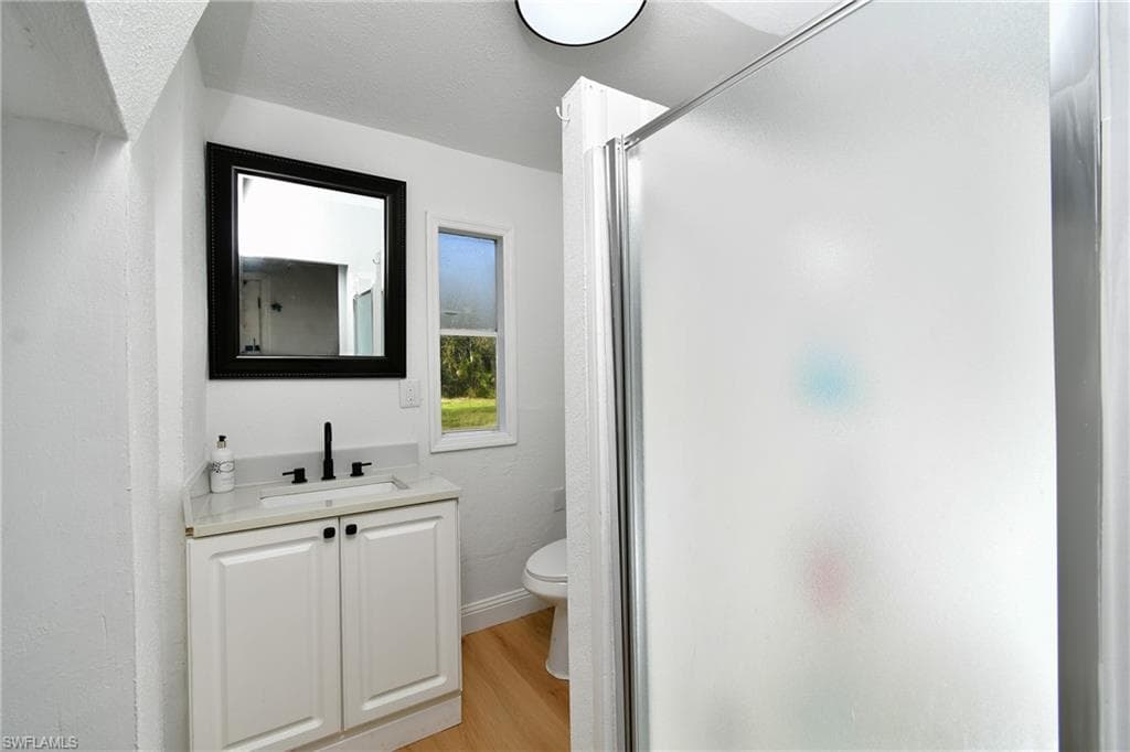 22950 Tinas LN-17