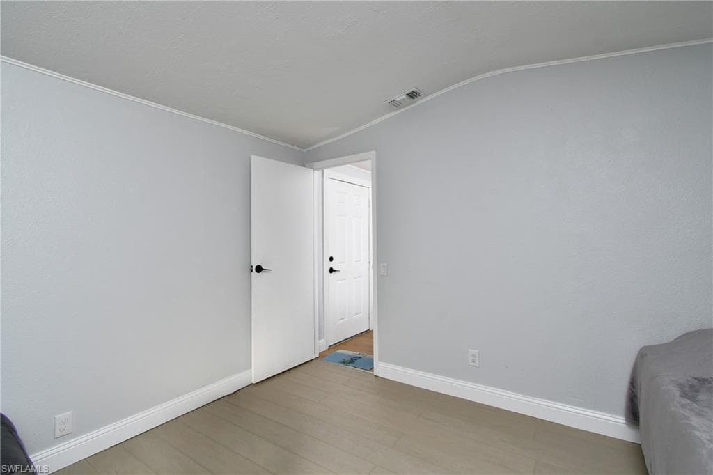 22950 Tinas LN-24