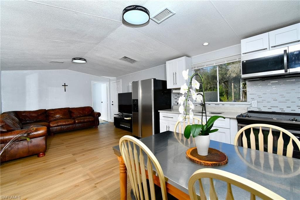 22950 Tinas LN-20