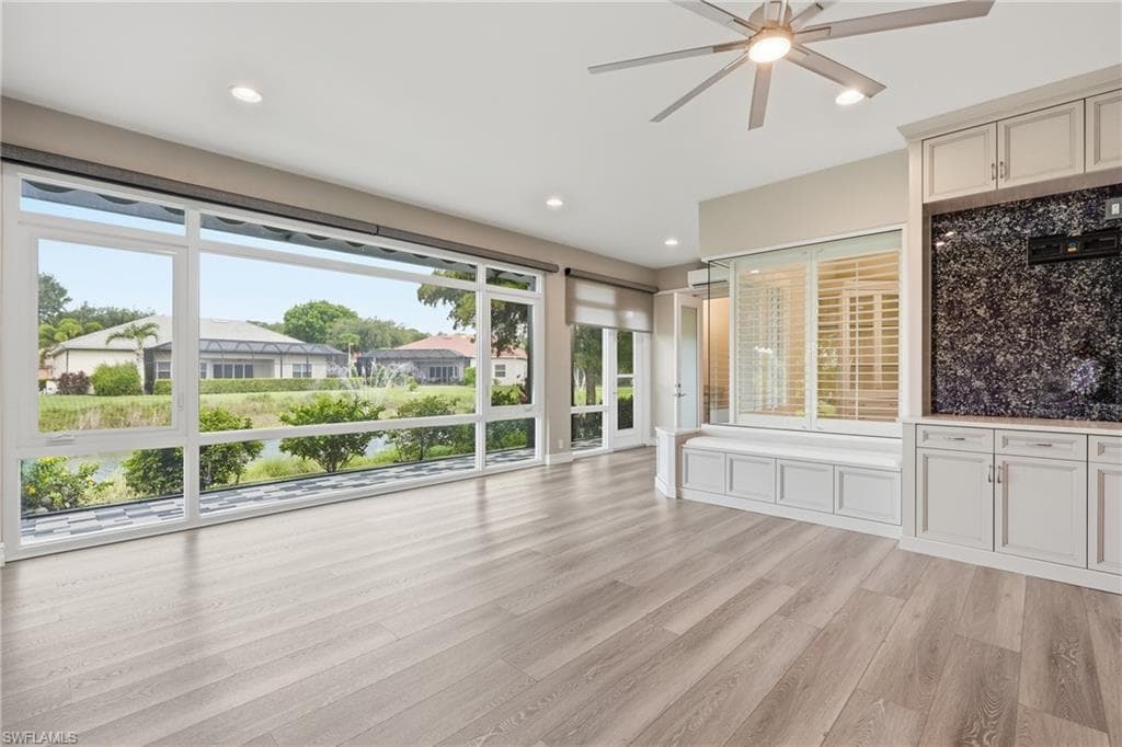 10240 Avonleigh DR-22