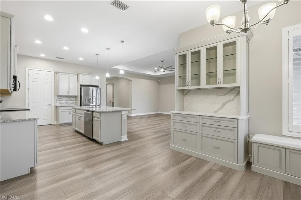 10240 Avonleigh DR-16