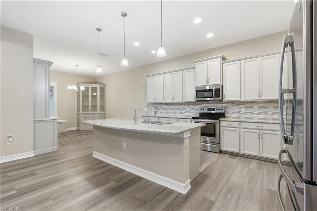 10240 Avonleigh DR-15