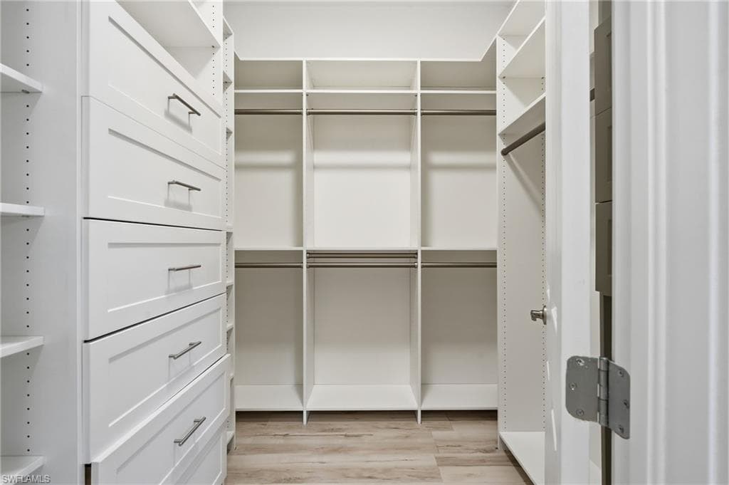 10240 Avonleigh DR-31