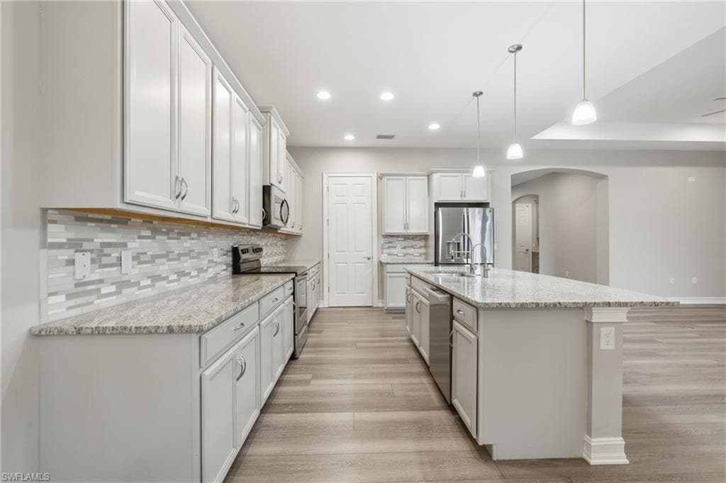 10240 Avonleigh DR-19