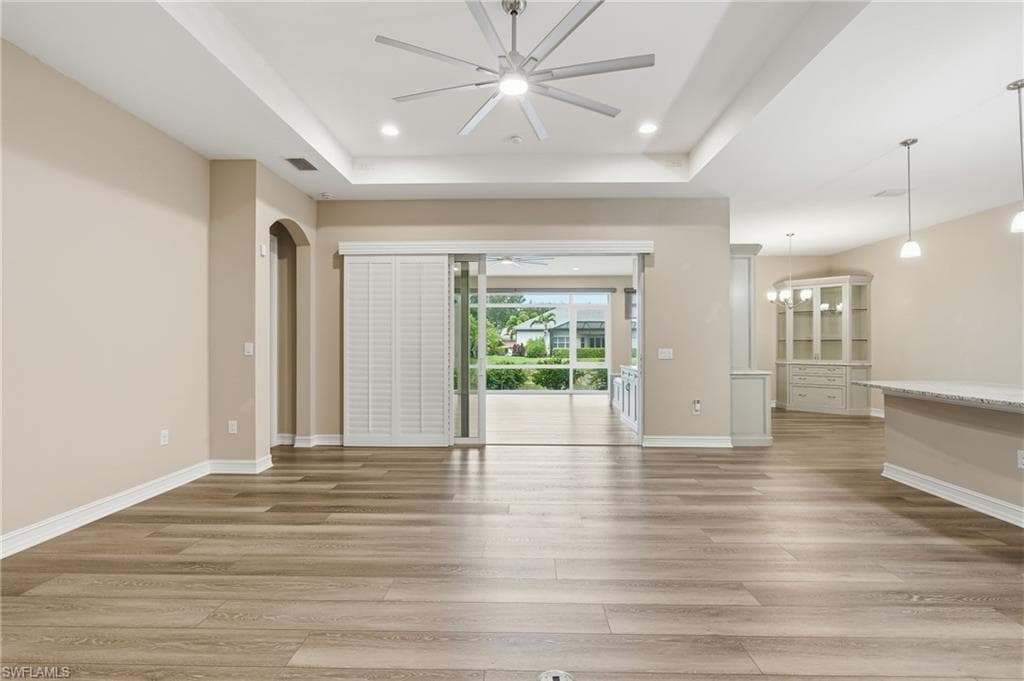 10240 Avonleigh DR-9