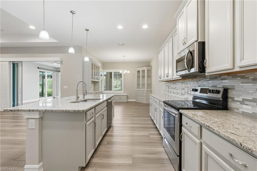 10240 Avonleigh DR-18