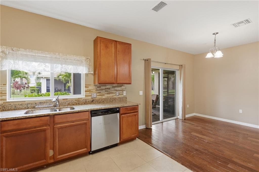 3818 Clearbrook LN-12