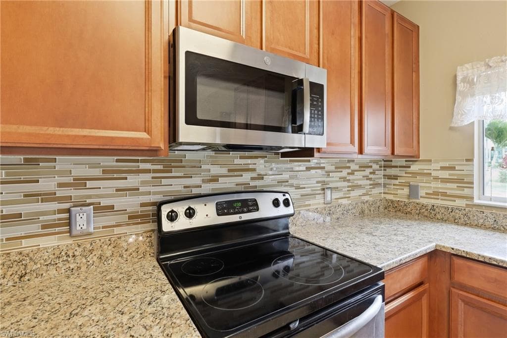 3818 Clearbrook LN-11