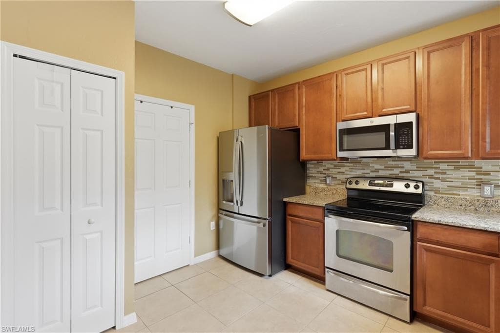 3818 Clearbrook LN-13