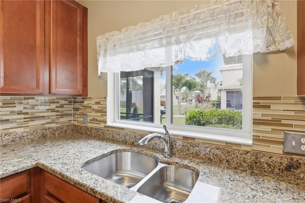 3818 Clearbrook LN-10