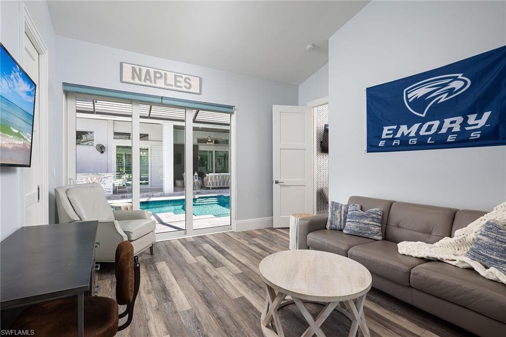 2036 Laguna WAY-20