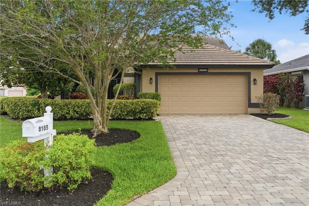 8185 Breton CIR-33