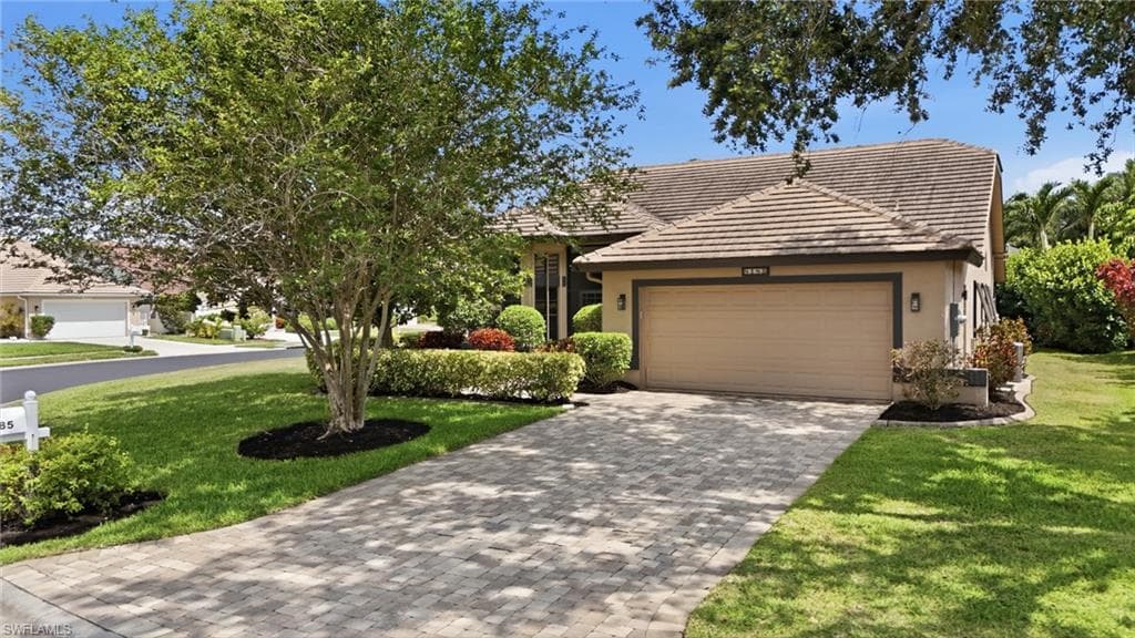8185 Breton CIR-32