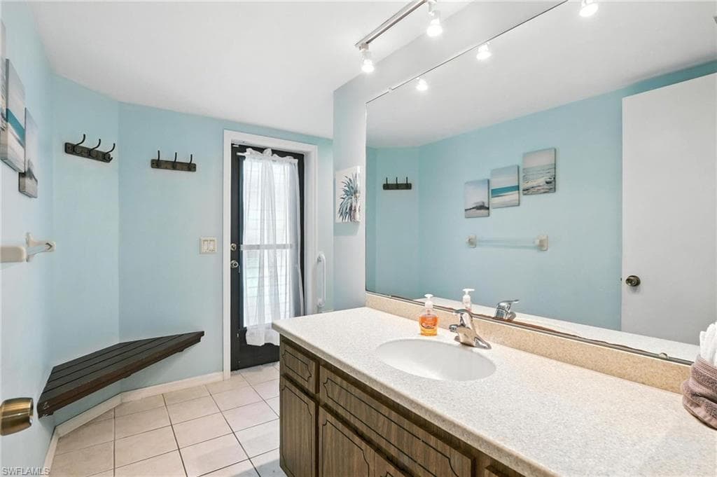28 SE 12th AVE-23