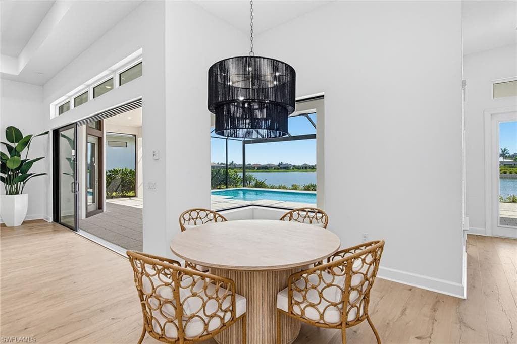15382 Turin DR-8