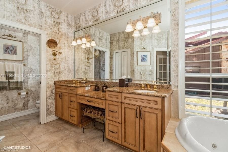 1524 Columbian DR-18