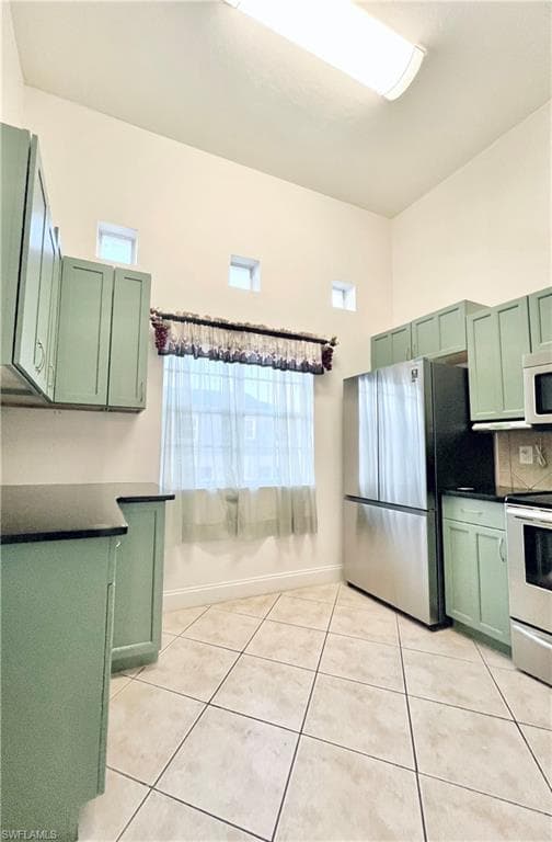 3417 Winkler AVE 602-4