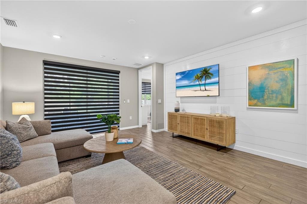 14567 Edgewater CIR-5