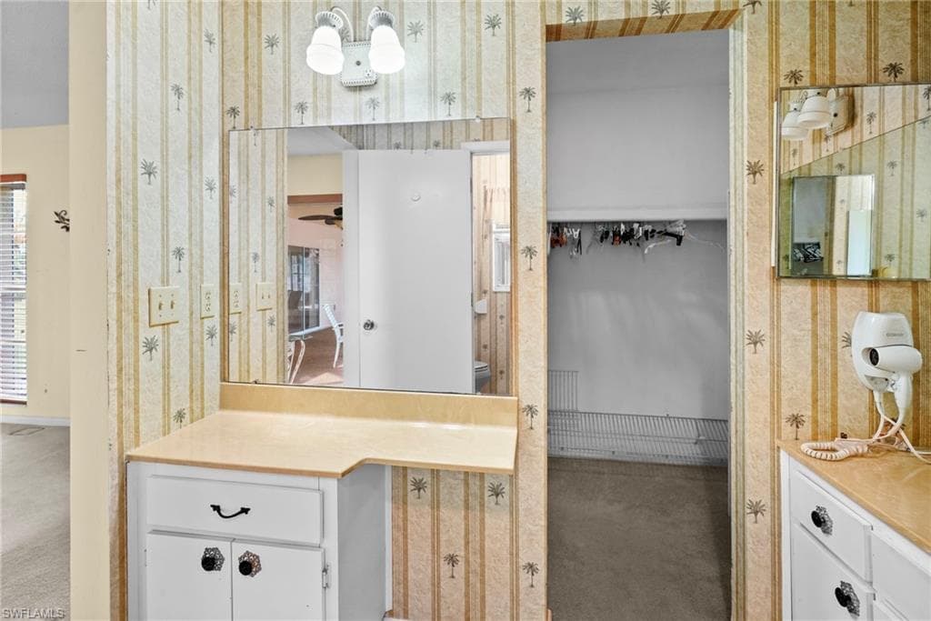 711 Mirror Lakes DR-27