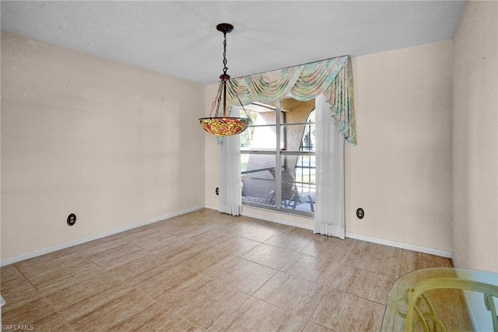 711 Mirror Lakes DR-32