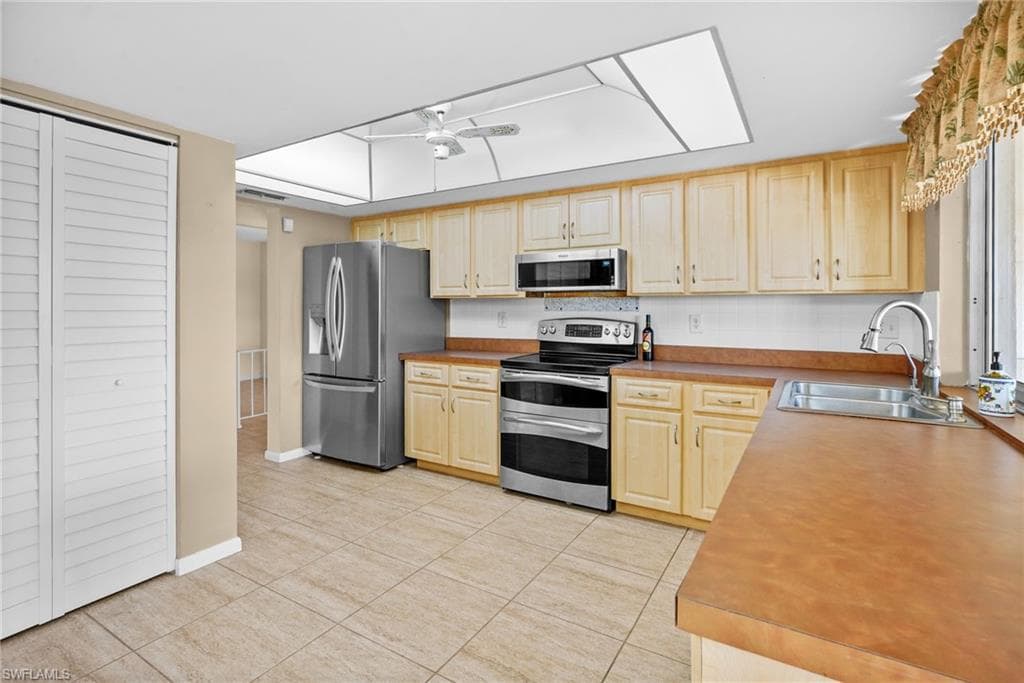 711 Mirror Lakes DR-7