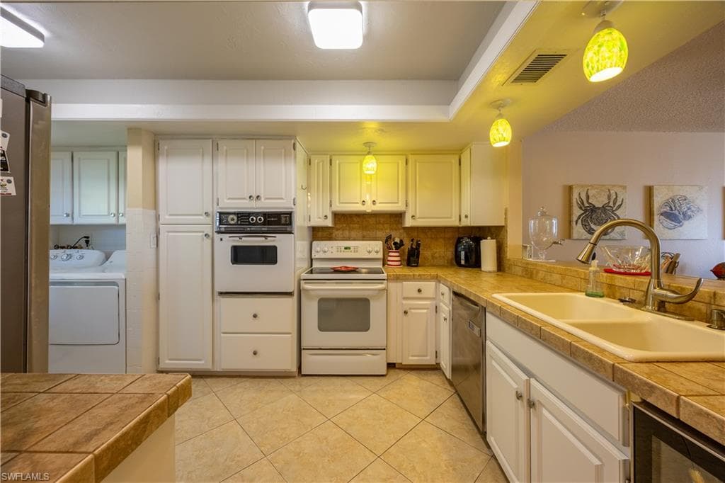 304 Tudor DR 7-4