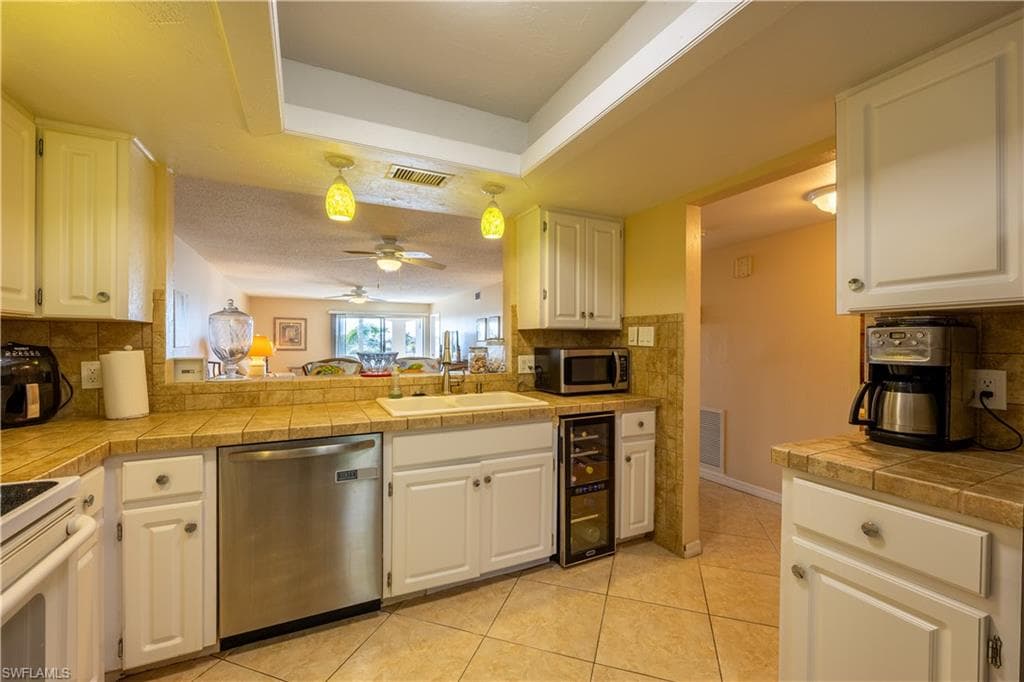 304 Tudor DR 7-7