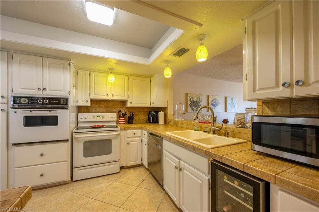 304 Tudor DR 7-8