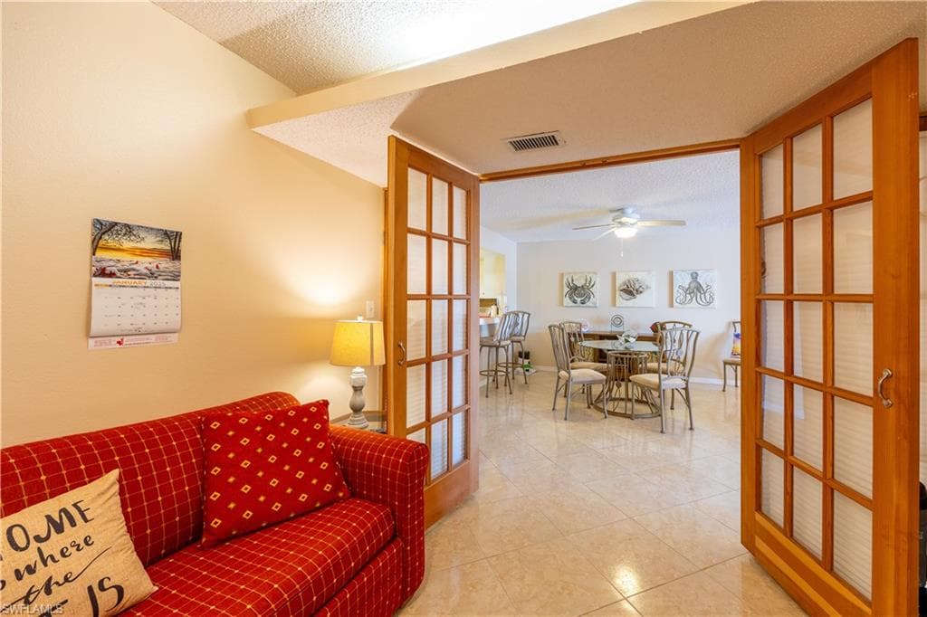 304 Tudor DR 7-18