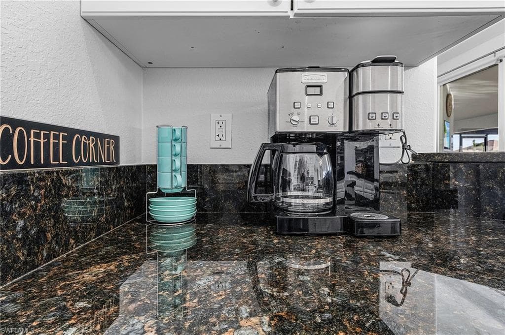805 SW 8th CT-12