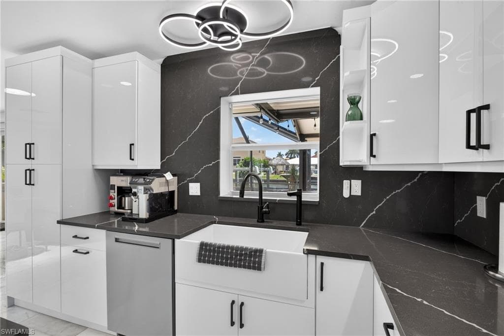 226 1st ST-4