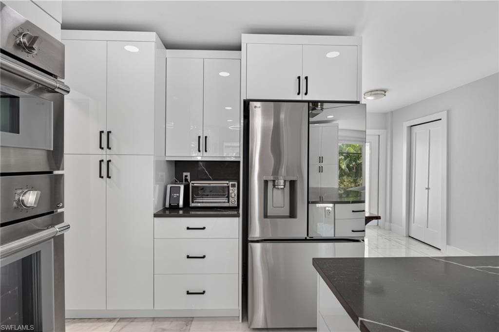 226 1st ST-3