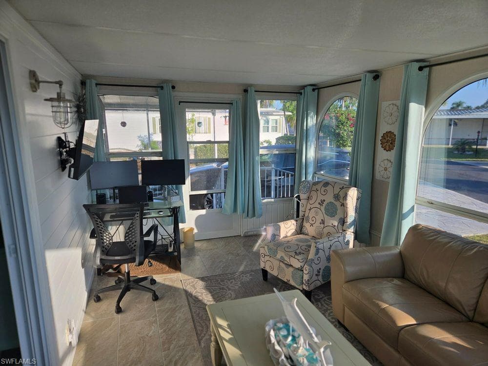 114 Elise DR-36