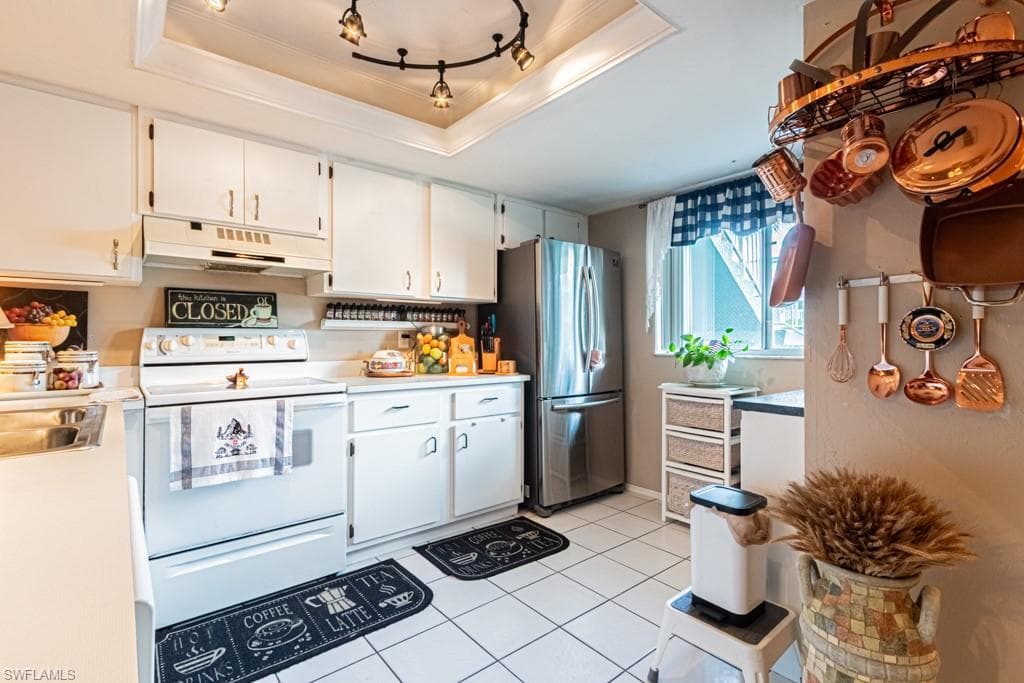 130 Cypress WAY E 1-1