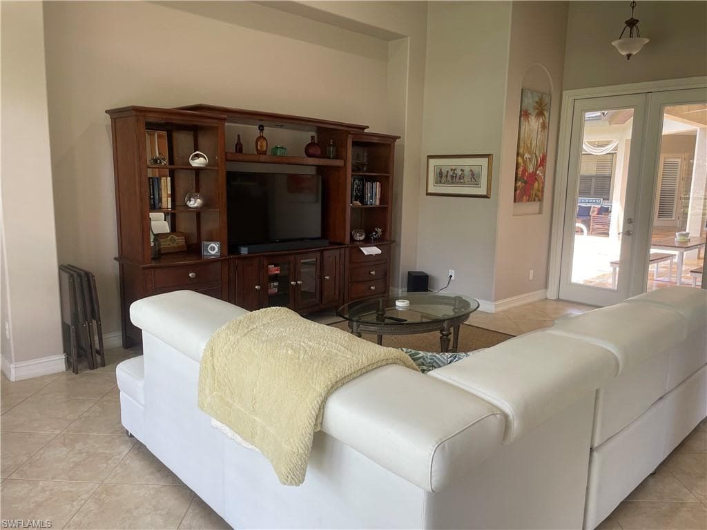 8314 Provencia CT-4