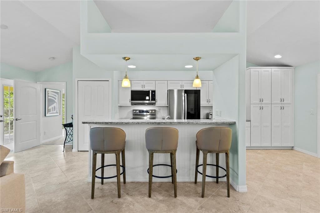 11693 OAKLAND DR-10