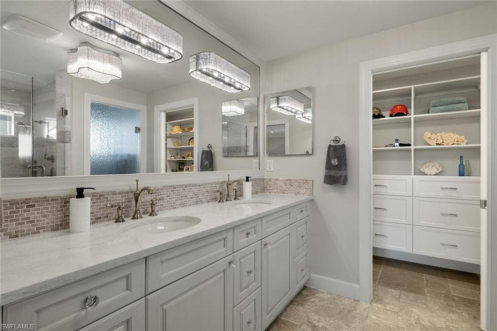 1674 Sabal Palm DR-21