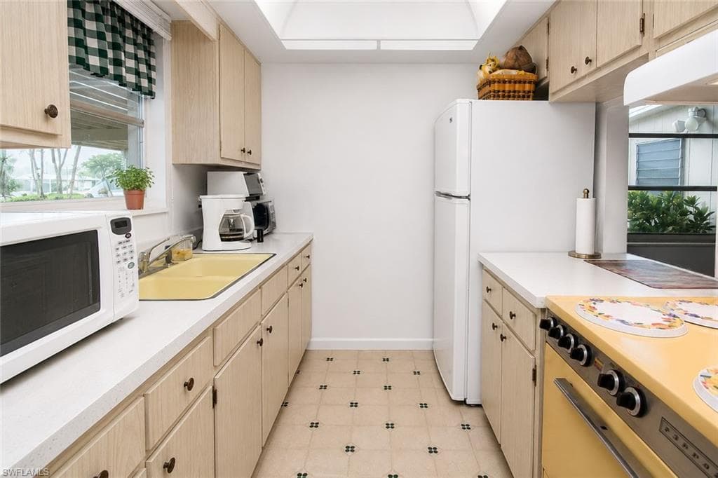 2214 Gladiola DR-7
