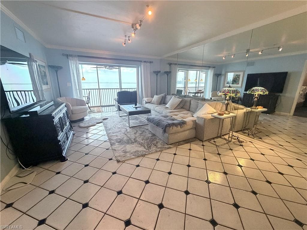3350 N Key DR 813-8