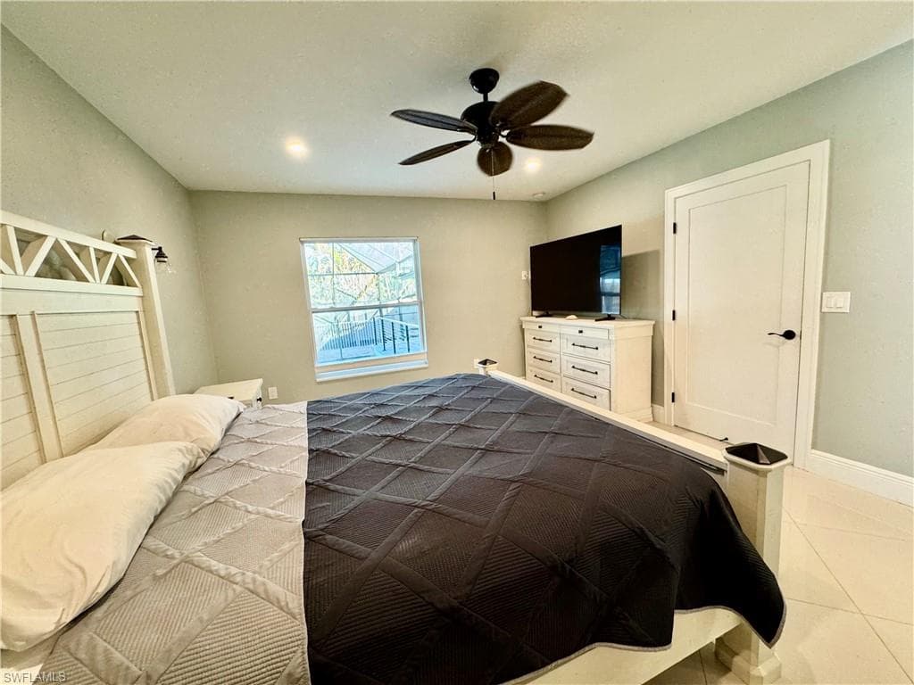 8065 Lagoon RD-25