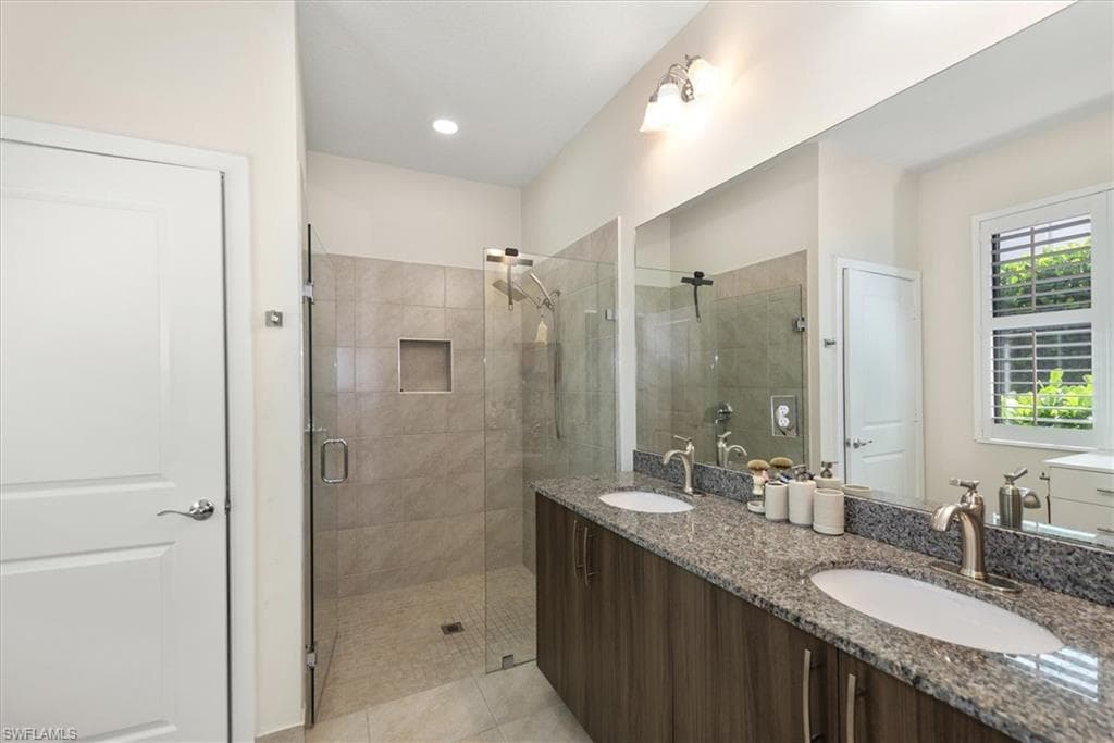 4881 Iron Horse WAY-19