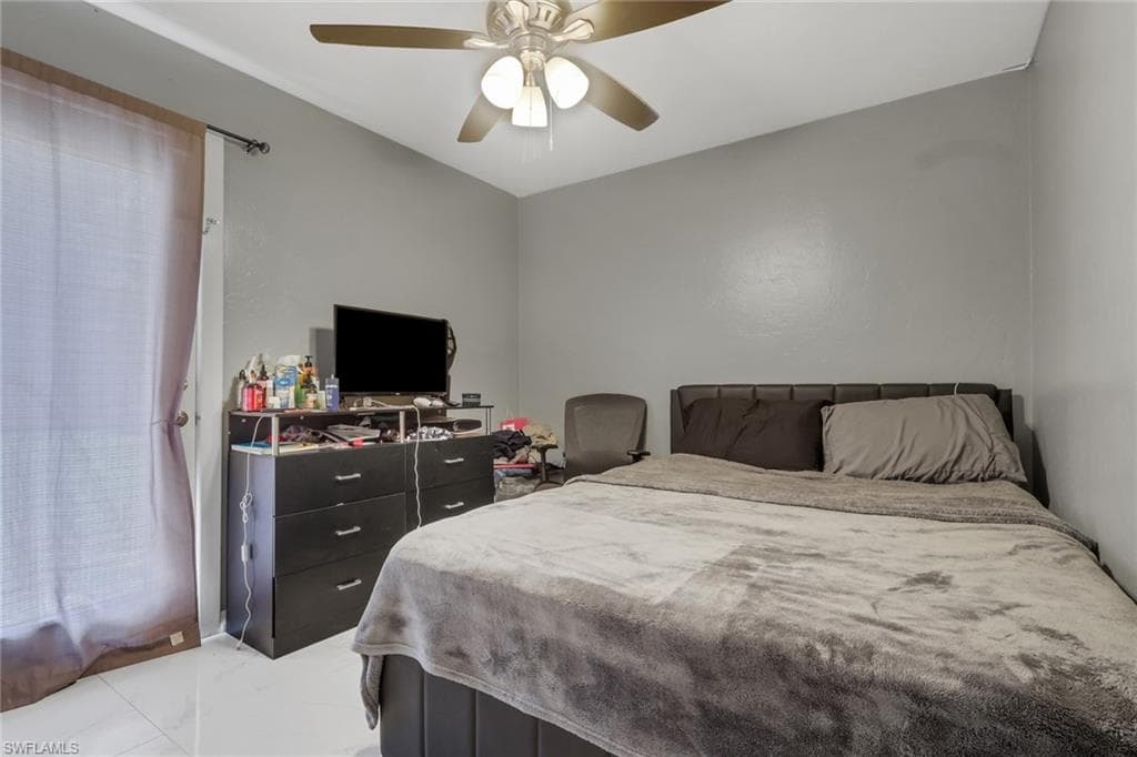 5424 21st PL SW-9