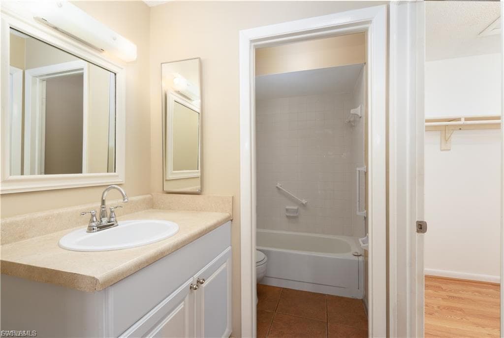 4608 SE 4th PL 6-15