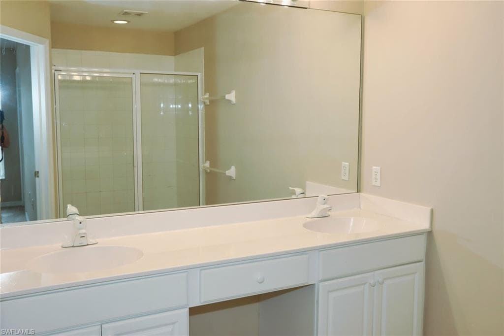 1172 Oxford LN 27-15