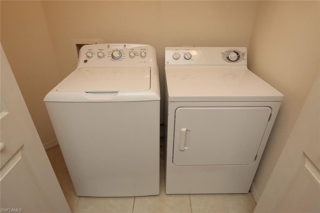 1172 Oxford LN 27-21