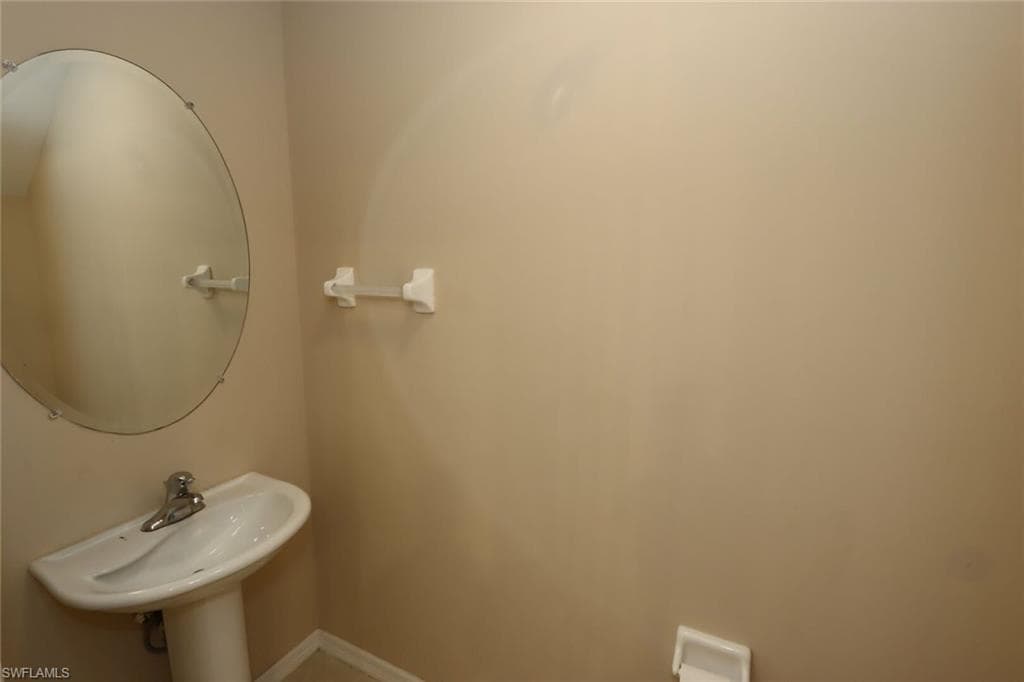 1172 Oxford LN 27-10