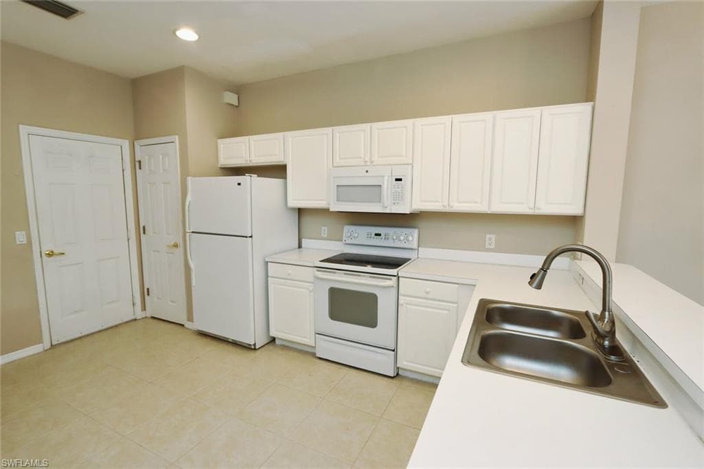 1172 Oxford LN 27-3