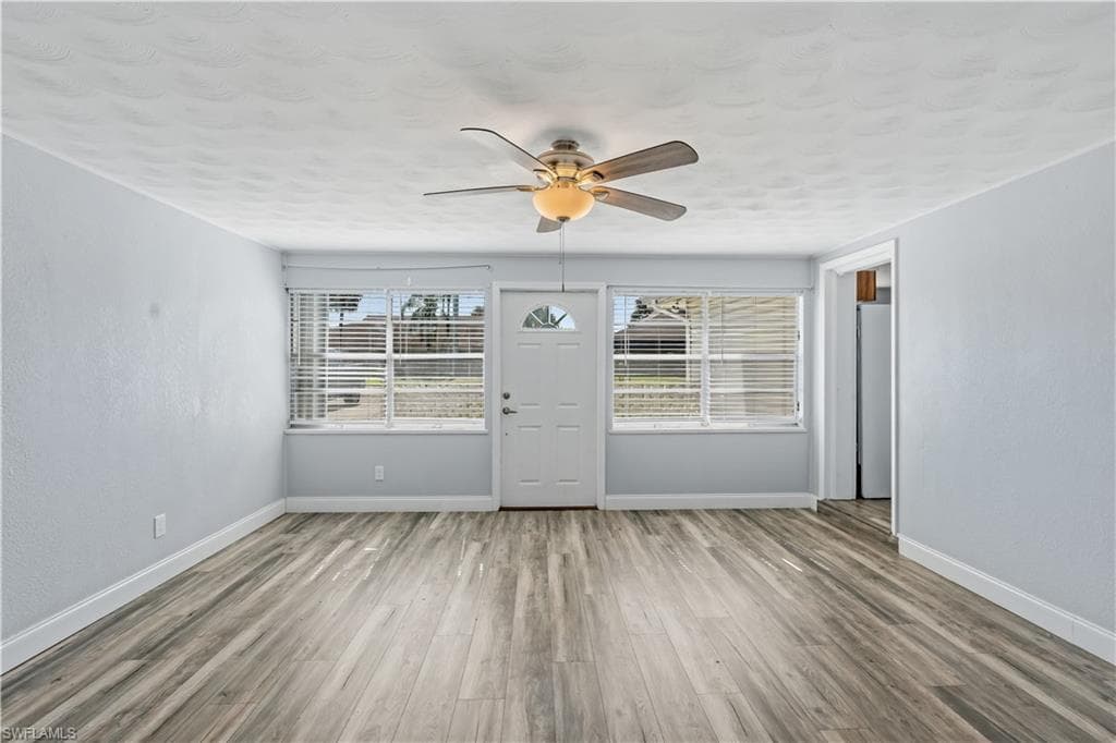 4220 Deleon ST-11